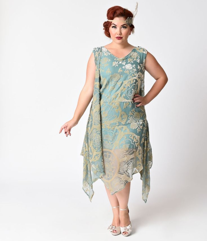 Flaunt Your Curves In 1920s-Inspired Plus Size Dresses!