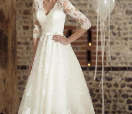 Step Back In Time With A 1950s-Inspired Wedding Dress For A Vintage Vibe!