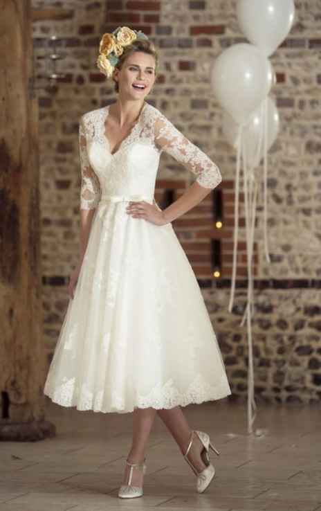 Step Back In Time With A 1950s-Inspired Wedding Dress For A Vintage Vibe!