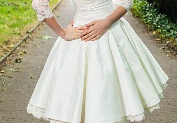 Step Back In Time With Stunning 1950s Style Wedding Dresses