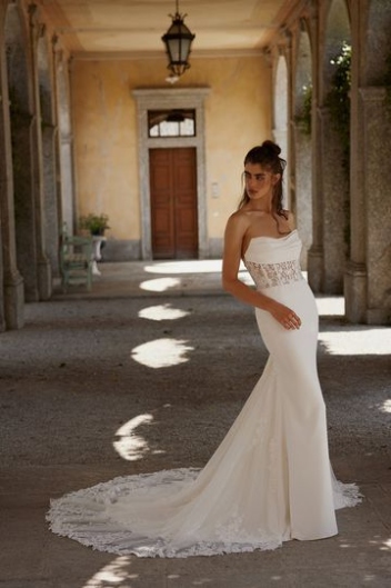 Niche Utama 2 Elegant & Classic Wedding Dresses - Bridal Collection Dresses